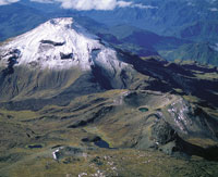 En el paisaje paramuno de la Sierra Nevada de los Coconucos, límite entre Cauca y Huila, han actuado dos grandes fuerzas: el modelado de los glaciares y la actividad volcánica, con sus grandes flujos de lava y piroclastos.