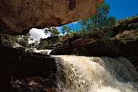 Saltos de agua escalonados, sobre el lecho rocoso de Caño Cristales, Serranía de La Macarena, Meta.