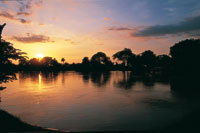 Atardecer en el Brazo del Medio del delta de Tinajones.