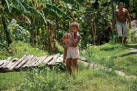 Nios campesinos en el delta de Tinajones.