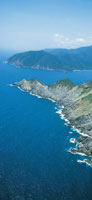 Litoral rocoso donde la Sierra Nevada de Santa Marta se precipita hacia el fondo del mar.