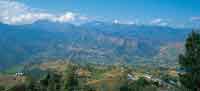 La poblacin de Cqueza, localizada en un amplio valle de la vertiente andina, fue paso obligado en la colonizacin del Llano. Especiales condiciones climticas originaron en esta regin el enclave seco de Cqueza. En las montaas ms altas se presenta el