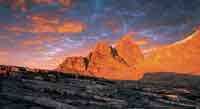 Los altos picos glaciares de la Sierra Nevada del Cocuy al amanecer.