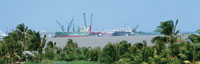 Barranquilla es el puerto ms importante de la costa Caribe, a donde llega la carga martima proveniente del exterior y la que se transporta por el ro.