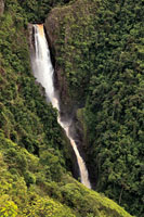 El Salto de Bordones en el departamento del Huila, con 400 metros de altura es, en su categoría, el segundo del país.